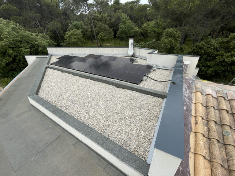 1er chantier sur le toit d'une maison située sur Mondragon