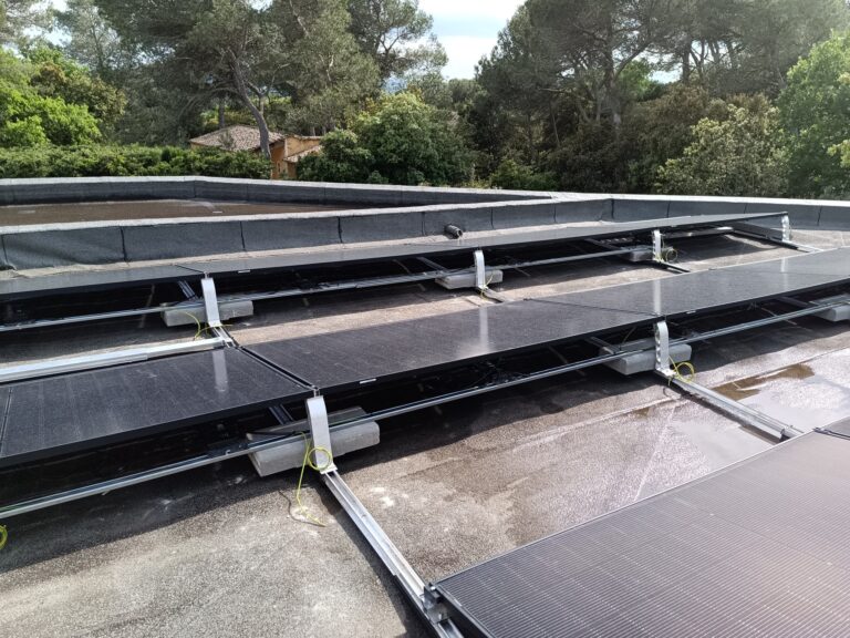 1er chantier sur le toit d'une maison située sur Mondragon