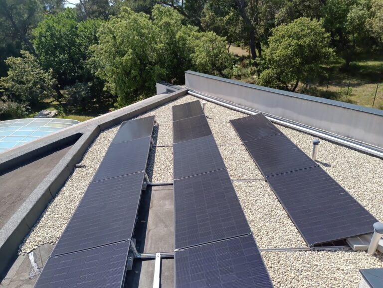 1er chantier sur le toit d'une maison située sur Mondragon