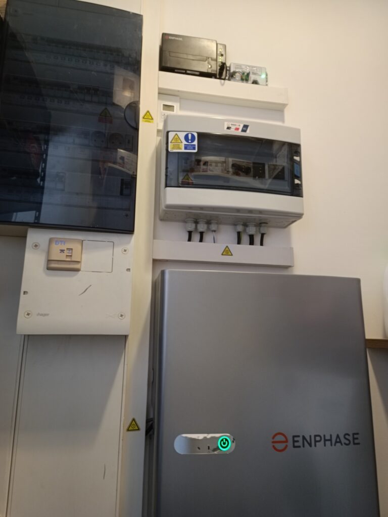 1er chantier sur le toit d'une maison située sur Mondragon